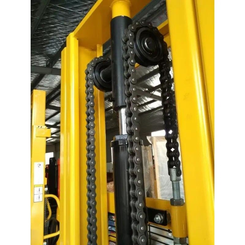 Manual Forklift Stacker Cargo  - đánh giá và giá Heavy Equipment Logistics